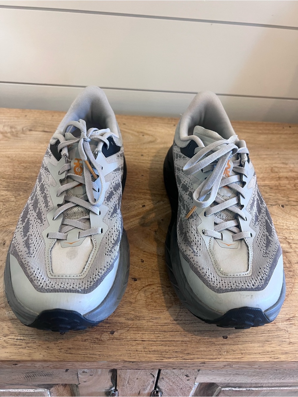 HOKA ONE ONE Speedgoat 5 Gray/Black/Orange Men's Trail Running Lace 9.5 2E